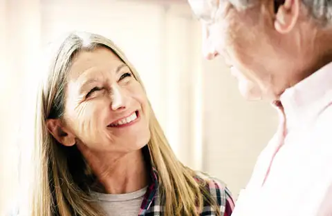 Zufrieden mit Implantaten